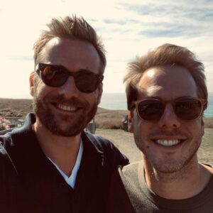 Gabriel Macht Instagram - Hanging with the newly married man @jessemachtmusic  just before his wedding to @linzawolf. The weekend was smooth sailing. Just as smooth as @ahh_reee frisbee throw. @theinnatnewportranch couldn’t be a more beautiful setting. #bestviewsinfortbragg