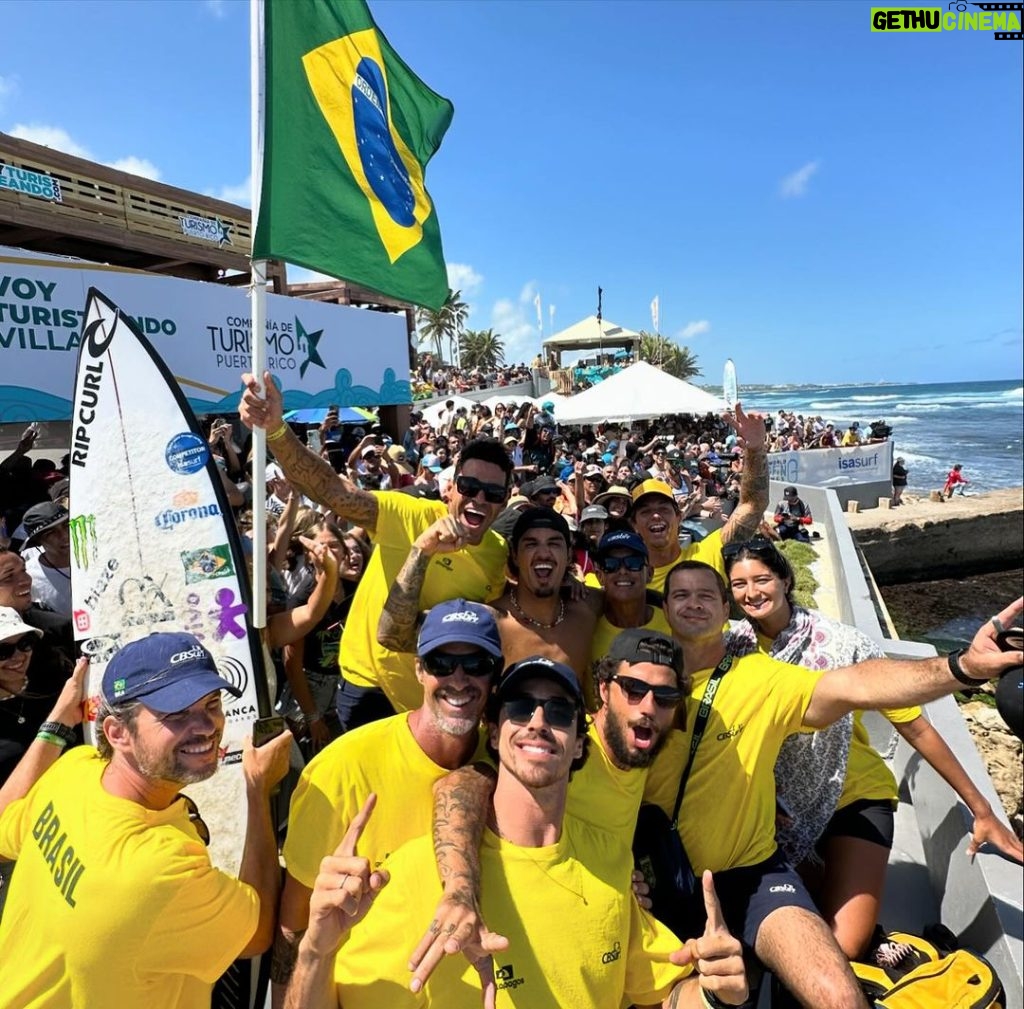 Gabriel Medina Instagram - “A união faz a força” nunca fez tanto sentido na minha vida como esse dia. Muito bom trabalhar em equipe, queria agradecer @filipetoledo e @yagodora e claro toda equipe do Brasil. @cbsurfoficial Deus, obrigado por tudo. Nem eu esperava por essa pagina escrita. Precisava de um milagre e aconteceu do jeito que tinha que acontecer. Lembro no Tahiti quando não consegui essa vaga nas olimpíadas, não entendi o porque não ter acontecido la, naquele momento, na minha onda favorita. Me esforcei pra caramba… Os planos de Deus são melhores que o nosso, Tenha fe, continue se esforçando… Feliz e aliviado, agora rumo as olimpíadas!!! feliz em representar meu pais. E prometo que eu vou dar o meu melhor mais uma vez. Obrigado pela torcida e carinho galera🇧🇷❤️🙏🏻