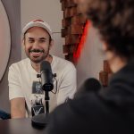 Gabriel Montiel Instagram - Ya es martes de NHLF y en esta ocasión @werevertumorro nos contó cómo desde niño soñó con ser futbolista o guionista, hasta conocer YouTube y comenzar a hacer videos por diversión. Lo que significó ser uno de los pioneros en YouTube y desgraciadamente sufrir una estafa por miles de pesos y saberse recuperar. Recibir una oferta de Telehit para hacer contenido para ellos y arriesgarse rechazándola para mejor hacer el contenido para él mismo. Y cómo decidió, después de todo esto, retomar su sueño de niño de convertirse en futbolista e irse a jugar a tercera división. Disfruten de este nuevo episodio de @nohagaslofacil con @werevertumorro completamente gratis EN VIDEO solo por @spotifymexico 🎥🎙️ 📸 @jerrybudar