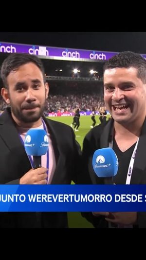 Gabriel Montiel Instagram - 😅 “No conozco sus sentimientos, para mi son invisibles”. 

ᴇ́ᴘɪᴄᴀ reacción de mi compadre @werevertumorro al ver las porristas del Crystal Palace @cpfccrystalsofficial a nivel de cancha. 💖

📲📺 @paramountplusmx 
#LaPremierEnParamount 
.
.
.
.
#crystalpalace #arsenal #premierleague