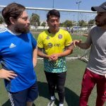 Gabriel Montiel Instagram - Reto sin manos con Yeye el talachero más caro de por mi casa! @wereverwero y yo lo retamos a ver que traía. @_soy.yeye.el.original #futbol #deportes #retos