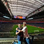 Gabriel Montiel Instagram - Hace 20 años lo conocí jugando fútbol, hace 16 años empezamos a subir videos a internet y hoy estamos subiendo videos de ⚽ FÚTBOL A INTERNET ⚽ @holahouston nos trajo a viajar juntos después de años y vimos 3 partidos en 3 dias... cuidado que se vienen cositas. 😎😎 Houston, Texas