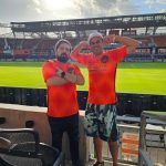 Gabriel Montiel Instagram - Hace 20 años lo conocí jugando fútbol, hace 16 años empezamos a subir videos a internet y hoy estamos subiendo videos de ⚽ FÚTBOL A INTERNET ⚽ @holahouston nos trajo a viajar juntos después de años y vimos 3 partidos en 3 dias... cuidado que se vienen cositas. 😎😎 Houston, Texas