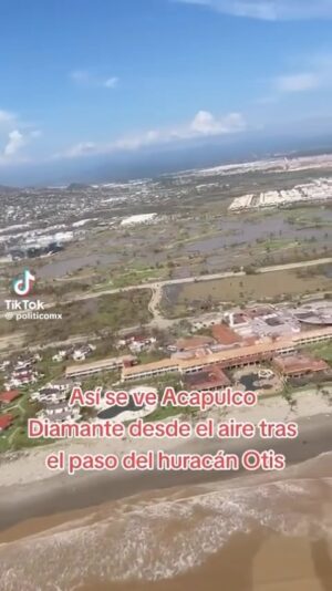Gabriel Soto Instagram - Con el corazón 💔💔💔por nuestro bello puerto 😔😓😥. Como muchos de ustedes saben tengo casa allá. Quedó muy devastada 😔😔😔 pero afortunadamente mi gente está bien. Pero el puerto sigue sin luz ni agua. Espero esto se pueda arreglar pronto 🙏🏼🙏🏼🙏🏼. FUERZA ACAPULCO!!!!!!!!!!!