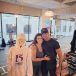 Gabriel Soto Instagram - Ahí vamos avanzando con mis terapias @norma_calzada 💪💪💪. Muchas gracias eres una fregona !!!! Y felicidades por los 15 años de @fisioandhealthmx 🎉🎉🎉🎉. Te quiero!!! Vamos hasta estar al 💯😃💪 PD gracias por mi gorra 🧢😘