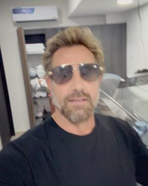 Gabriel Soto Instagram - TODA una experiencia 😅👍👏🏼 #camarahiperbarica @hospital_andalucia_mx  Gracias Doc Manuel Martinez y Chaeeemp @cristianmijares 🙏🏼🙏🏼🙏🏼. Y a gracias a todo el equipo que me llevo paso a paso en esto 😘