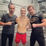 Gabriel Soto Instagram - Entrenando, enfocados, unidos visualizando y decretando 🙏🏼💫🥊. Todo mi respeto y admiración mi @oscarduartej por tu disciplina, humildad y talento. Esta pelea es tuya!!! @memorochaa @goldenboy @makeawar @oscardelahoya @daznboxing @pepegomez1 #proximocampeondelmundo #idolo100mexicano 🇲🇽🇲🇽🇲🇽 Torreon, Mexico