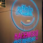 Gabriel Soto Instagram - Ahí vamos avanzando con mis terapias @norma_calzada 💪💪💪. Muchas gracias eres una fregona !!!! Y felicidades por los 15 años de @fisioandhealthmx 🎉🎉🎉🎉. Te quiero!!! Vamos hasta estar al 💯😃💪 PD gracias por mi gorra 🧢😘