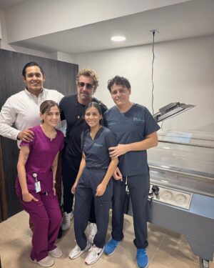 Gabriel Soto Instagram - TODA una experiencia 😅👍👏🏼 #camarahiperbarica @hospital_andalucia_mx  Gracias Doc Manuel Martinez y Chaeeemp @cristianmijares 🙏🏼🙏🏼🙏🏼. Y a gracias a todo el equipo que me llevo paso a paso en esto 😘