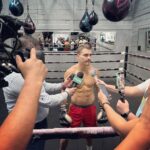 Gabriel Soto Instagram - Entrenando, enfocados, unidos visualizando y decretando 🙏🏼💫🥊. Todo mi respeto y admiración mi @oscarduartej por tu disciplina, humildad y talento. Esta pelea es tuya!!! @memorochaa @goldenboy @makeawar @oscardelahoya @daznboxing @pepegomez1 #proximocampeondelmundo #idolo100mexicano 🇲🇽🇲🇽🇲🇽 Torreon, Mexico