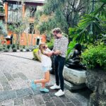Gabriel Soto Instagram - Daddy’s little girl 💗 #Miranda @lasquintas.hotel 😘🙏🏼😃 👟 : @kswiss @kswissmexico Hostería Las Quintas Hotel Restaurante Spa