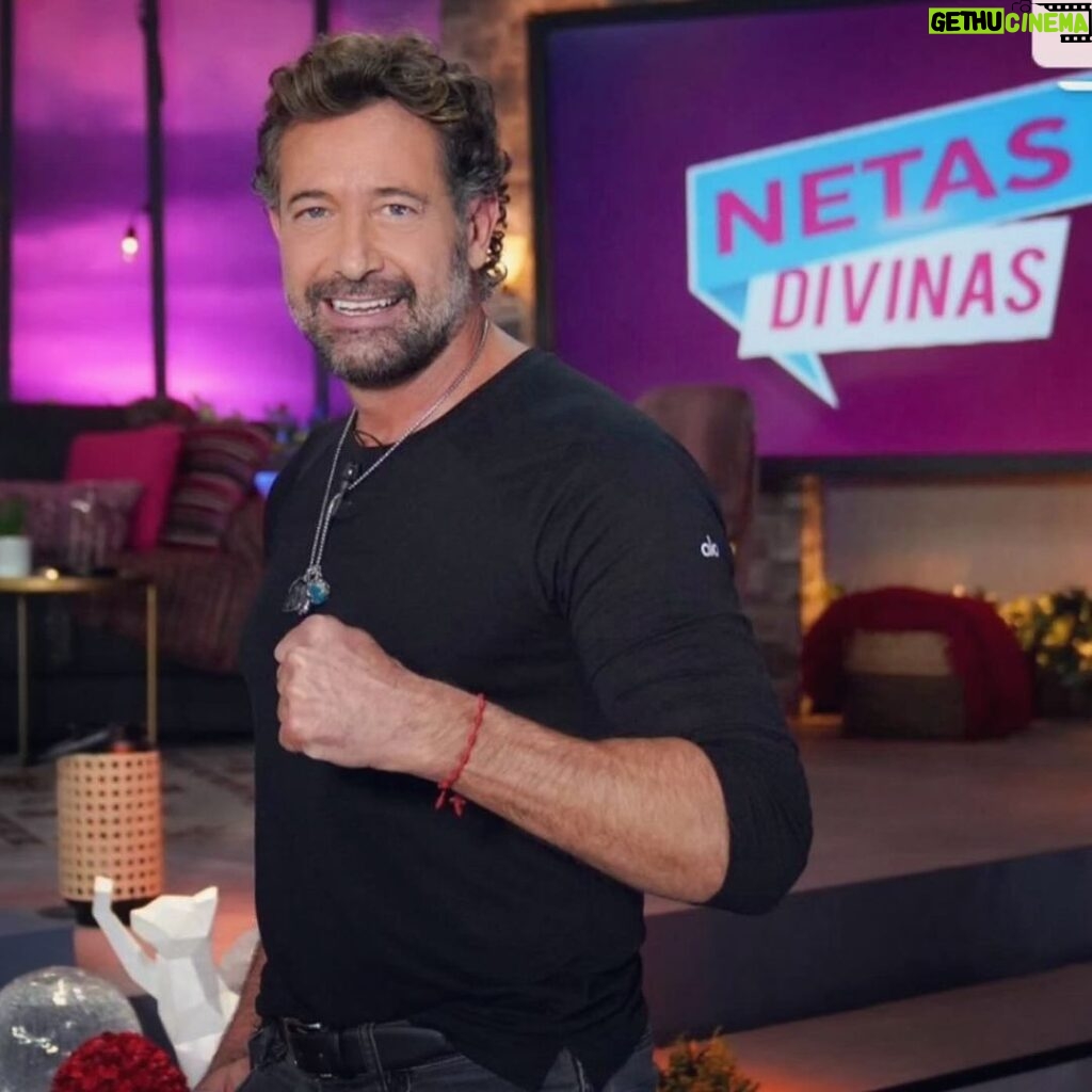 Gabriel Soto Instagram - Ayer en @netasdivinastv 😃😎