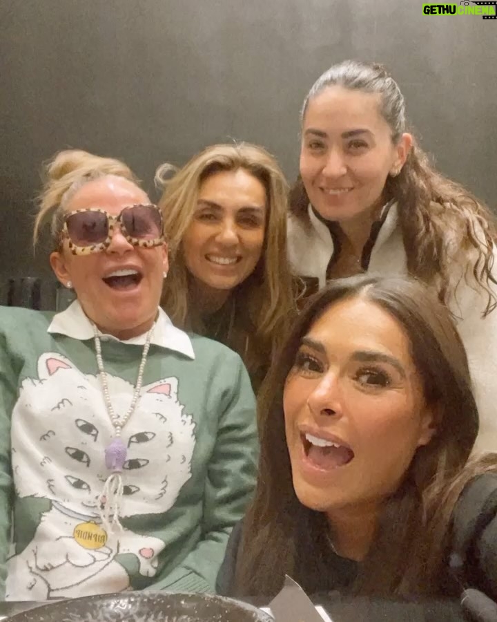 Galilea Montijo Instagram - Era videoooooo!!!!! 🤣🤣🤣🤣🤣🤣🤣🤣 Las amoooooo 💘💘 @claupadilla @larox07 @claudiatroyo