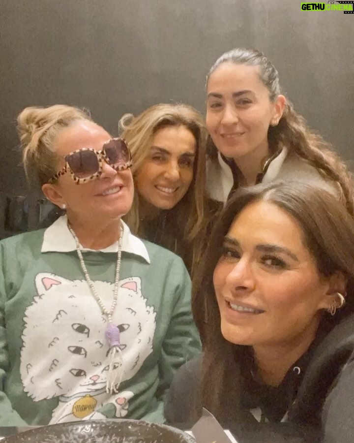 Galilea Montijo Instagram - Era videoooooo!!!!! 🤣🤣🤣🤣🤣🤣🤣🤣 Las amoooooo 💘💘 @claupadilla @larox07 @claudiatroyo