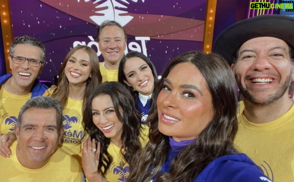 Galilea Montijo Instagram - Vamos equipo!!! @teletonmexicooficial @faisirrito @iamyanetgarcia @daniellemx_ @marianoosoriooficial @claudializaldi @hectorsandarti @marcoantonioregil