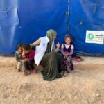 Gamze Özçelik Instagram - Sevmenin, gülümsemenin, affetmenin gücünü keşfet. Sabırlı ol, dua et, vazgeçme.. İlk başta sen unutma ki Gamze, önce sen ol ki, sözlerin nasihatten ötesi olabilsin. 💙💚 @umudakosanlar #UmudaKosanlar #Syria #İdlib #Aleppo #TBT.