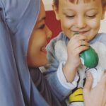 Gamze Özçelik Instagram - Biz aşkla yanmaya, hasret çekmeye, paylaşmaya, kavuşmaya ve hep daha fazlasını hayal etmeye gönüllü olmuşuz haberimiz yokmuş. Ne mutlu ki nasip olmuş. Çok şükür🌹 Bu zamana kadar yolda yoldaşım olan tüm dostlarıma muabbetle selam olsun. #dünyagönüllülergünü #worldvolunteerday @umudakosanlar #Chad #Turkey #Syria