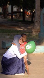 Gamze Özçelik Instagram - İşte bizim ‘Love Story’ ♥️ @umudakosanlar #Tanzania #UmudaKosanlar #YetimÇalışmaları 🎥: @saidtetik
