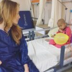 Gamze Özçelik Instagram - KÖK HÜCRE🌸 Kendi kendine yenilenebilen ve her türlü vücut hücresine dönüşebilen ana hücre... Hepimizde var. Bağışlamanın hiçbir zararı yok.❤️ Senelerdir kök hücre bekleyen yavrularımız var ve donör olmak çok kolay.. Zaman ise aleyhlerine işliyor..⌚️😔 #DonörOlHayatKurtar #BiTutarsa #BelkiDeSensin #KökHücreDonörlüğü #İlikNakli 👐🏻 (Nasıl donör olabileceğiniz son resimde anlatılmaktadır 💕) Okmeydanı Cocuk Onkolojı Bolumunde