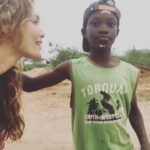 Gamze Özçelik Instagram - Sizi ne kadar özlediğimi anlatmamın, bir yolu yok sanırım çikolata çocuklarım 🍫 ❤️ #Africaiscalling 🔔 #Tanzania #ZanziBar#Ghana #Africa #Love #tb Hayırlı Cumalar🌹