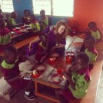 Gamze Özçelik Instagram - Sizi ne kadar özlediğimi anlatmamın, bir yolu yok sanırım çikolata çocuklarım 🍫 ❤️ #Africaiscalling 🔔 #Tanzania #ZanziBar#Ghana #Africa #Love #tb Hayırlı Cumalar🌹
