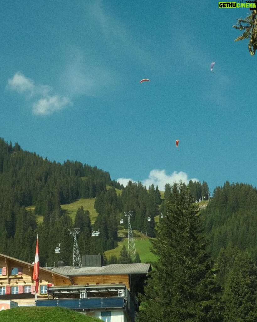 Gavin Casalegno Instagram - One of my favorite photos🪂 Grindelwald, Switzerland
