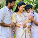 Gayathri Yuvraaj Instagram - We thank everyone who gave us love and blessings on our anniversary ❤️❤️ Family outfit : @sreekamakshisilk Blouse by : @elitebridalstore