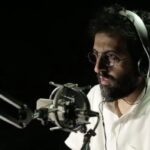 Gelare Abbasi Instagram - * انتشار نسخه ویژه نابینایان فیلم سینمایی آخرین قطار گان هیل با صدای بهروز شعیبی بهروز شعیبی فیلم سینمایی «آخرین قطار گان هیل» ساخته جان استرجس را برای نابینایان توضیح‌دار کرد. به گزارش روابط عمومی سوینا، این گروه نسخه ویژه نابینایان فیلم سینمایی کلاسیک «آخرین قطار گان هیل» به کارگردانی جان استرجس را روز پنجشنبه ۲۷ آذر ماه منتشر می‌کند. این فیلم روز پنجشنبه ساعت ۱۹ از رادیو سوینا پخش می‌شود و پس از آن، روی سایت سوینا در دسترس مخاطبان قرار می‌گیرد. نویسندگی متن روایت و نظارت ضبط این برنامه به عهده پژمان تیمورتاش بوده و در استودیو آکورد ضبط و میکس شده است. علاقمندان می‌توانند با مراجعه به پایگاه اینترنتی سوینا به نشانی www.sevinagroup.com به فایل صوتی فیلم‌های سینمایی توضیح‌دار دسترسی داشته باشند. سوینا (سینمای نابینایان) هر ماه، نسخه ویژه نابینایان دو فیلم سینمایی کلاسیک خاطره‌انگیز را با همراهی هنرمندان منتشر می‌کند. این گروه پیشتر نسخه توضیح‌دار فیلم‌های سینمایی کلاسیک «کازابلانکا» با صدای سحر دولتشاهی، «دزد دوچرخه» با صدای محسن بهرامی، «بر باد رفته» با صدای شبنم مقدمی، «روانی» با صدای حبیب رضایی، «در بارانداز» با صدای الهام کردا، «دزیره» با صدای هنگامه قاضیانی، «ربه‌کا» با صدای ترانه علیدوستی، «دوازده مرد خشمگین» با صدای مهدی پاکدل، «همشهری کین» با صدای پریوش نظریه، «محمد رسول الله (ص)» با صدای امین تارخ، «اشک‌ها و لبخندها» با صدای مهتاب کرامتی، «پرندگان» با صدای پانته‌آ پناهی‌ها و «سیندرلا» با صدای ویشکا آسایش را منتشر کرده است. سوینا را در نشانی‌های اینترنتی زیر پی‌گیری کنید: www.sevinagroup.com www.aparat.com/sevinagroup www.instagram.com/sevinagroup T.me/sevinagroup T.me/radio_sevina https://www.youtube.com/channel/UCs2-CtvQ8W3YZ2M7Xy8DQHQ https://twitter.com/sevinagroup @behroozshoaibi @gelarehabbasi @pejmanteymourtash @studio_accorde ساخت تیزر: افشین ضیائیان #سوینا #سینمای_نابینایان #گروه_سوینا #sevinagroup #فیلم_صوتی #گلاره_عباسی #سینما_کلاسیک #آخرین_قطار_گان_هیل #جان_استرجس  #بهروزشعیبی #بهروز_شعیبی  #فیلم_سینمایی #سینما  #فیلم_سینمایی_توضیحدار