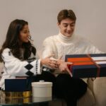 George Russell Instagram – The art of wrapping 🎄🎁

Watch as @georgerussell63 and @carmenmmundt spread some festive cheer. #TommyHilfiger #HolidayGift