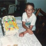 Georges St-Pierre Instagram - Je suis tombée sur une belle photo souvenir de mon super gâteau de 9 ans avec mon TMNT préféré, Raphaël. Municipalité de Saint-Isidore