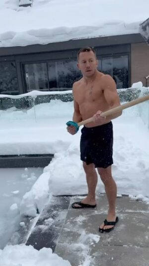 Georges St-Pierre Instagram - J’❤️ vivre à l’extrême. 🥶￼￼￼