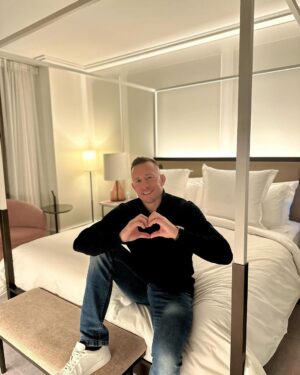 Georges St-Pierre Instagram - Bonne Saint-Valentin à tous les amoureux! ❤️