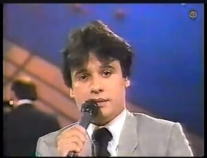 Gerly Hassam Instagram - Viernes de plancha!!
Hoy le corresponde al divo de Juárez: 
Juan Gabriel (Alberto Aguilera Valadez) que además de muchas canciones de este género romántico, interpretó rancheras en un ámbito donde los prejuicios y estigmas jamás pudieron opacar su talento. 
Más de 2000 composiciones y cerca de 
150 millones de discos vendidos lo consolidan como uno de los artistas más exitosos. 
Donde quiera que lo pongan y digan lo que digan Juan Gabriel fue y será un icono de la música hispana. 
Les dejo en mi concepto 10 de sus baladas más bellas, faltan demasiadas, pero cómo es mi instagram pongo las que más me gustan. 😝😝 
Finalizando con la favorita de mi mamá, Lucia a quien se la alcancé a cantar antes de verla partir. 
Esta publicación es especial por que a través de estos temas la recuerdo mucho. 
Y si leíste hasta acá y eres amante de la plancha te tengo una noticia espectacular !!🤭🤭🤭
Que viva la buena música. 
1. He venido a pedirte perdón
2. Siempre en mi mente 
3. María José 
4. Aunque te enamores 
5. Mi fracaso 
6. Con tu amor 
7. No nací para amar
8. Si quieres
9. Querida
10. Te lo pido por favor.