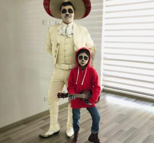 Gerly Hassam Instagram - En esta casa disfrazarse es más que una tradición, una forma de vida. 😝😝😝
Y el de esta noche no decepcionará. 😍😍 #halloween