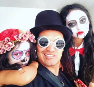 Gerly Hassam Instagram - En esta casa disfrazarse es más que una tradición, una forma de vida. 😝😝😝
Y el de esta noche no decepcionará. 😍😍 #halloween