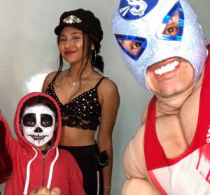Gerly Hassam Instagram - En esta casa disfrazarse es más que una tradición, una forma de vida. 😝😝😝
Y el de esta noche no decepcionará. 😍😍 #halloween
