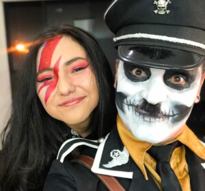 Gerly Hassam Instagram - En esta casa disfrazarse es más que una tradición, una forma de vida. 😝😝😝
Y el de esta noche no decepcionará. 😍😍 #halloween