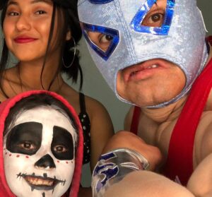 Gerly Hassam Instagram - En esta casa disfrazarse es más que una tradición, una forma de vida. 😝😝😝
Y el de esta noche no decepcionará. 😍😍 #halloween