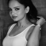 Giaa Manek Instagram - Happy women’s day to me !! 😃 💐 ❤️ Everytime I fall , I feel -I don’t have it in me anymore to get up and start,all over again . It amazes me ,how I still try ,don’t give up and succeed . You are powerful and strong, with all your scars and flaws . ..you just have to see, for own yourself . 🙏 to everyone who inspired me to be “this” and the best version of myself . Why compete/compare /envy when you can just focus on your garden and be like a beautiful flower ,spreading its fragrance ? You are unique and special in your own way just like how everyone else is ! Be capable ,confident ,independent and fearless. Don’t forget to love yourself while you do to others . It’s important,we accept ourselves for who and how we are . Who has to stay ,will stay. Who has to leave,will leave . Life goes on .. Better to try and fail ,instead of not try at all .. Better to love and lose ,than not love at all .. Coz at the end of it all ... ...all that remains is ,how you contributed to you and to others . Happy women’s day 🥂❤️😘. . . . #womensdayspecial