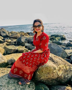 Giaa Manek Instagram - Laughter ,love , joy , strength ,auspiciousness and abundance to all of us . 
Happy 2021 🥳.
.
.
.
#2021 #newyear #grateful