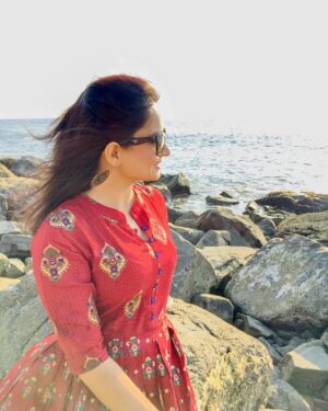 Giaa Manek Instagram - Laughter ,love , joy , strength ,auspiciousness and abundance to all of us . 
Happy 2021 🥳.
.
.
.
#2021 #newyear #grateful