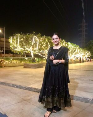 Giaa Manek Instagram - 🪔 Let the spirit of light elevate you above the darkness of Pandemic.Light up responsibly 🪔. 
.
.
.
#diwali #love #light #peace #joy #auspiciousness #gratitude