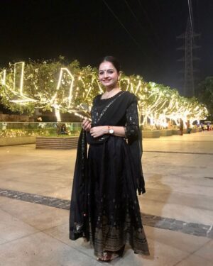 Giaa Manek Instagram - 🪔 Let the spirit of light elevate you above the darkness of Pandemic.Light up responsibly 🪔. 
.
.
.
#diwali #love #light #peace #joy #auspiciousness #gratitude