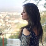Giaa Manek Instagram - Conversations & Relationships that begin with “unwillingness” doesn't last long... Pillar of “willingness” with gentle Love & Care or the one with Un....... ? Is a choice to be reflected upon... Make a choice with joy,that never ends ! #choice #tickingtime #aboutto #takeoff 🛫