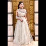 Giaa Manek Instagram - Your #dreams are #beautiful ..#shine brighter this #festive season and #chase your #dreams ! Thank you @guruchoudhary @debinabon @shreyaaroy and @ravitej.p for an amazing evening , I had a blast ! Wearing : @labelshian Styling : @shailjaanand 😘@shailshricouture #diwali #fun #friends #love #gratitude