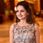 Giaa Manek Instagram - At the @middayindia “Gujarati Gaurav Awards “ felicitating personalities who have contributed immensely in their individual fields . Wearing - @kalkifashion