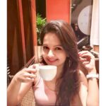Giaa Manek Instagram - कॉफ़ी का मज़ा ही कुछ अलग है ! ☕️ #narration #integrity 🙃😉
