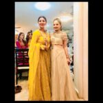 Giaa Manek Instagram - Your #dreams are #beautiful ..#shine brighter this #festive season and #chase your #dreams ! Thank you @guruchoudhary @debinabon @shreyaaroy and @ravitej.p for an amazing evening , I had a blast ! Wearing : @labelshian Styling : @shailjaanand 😘@shailshricouture #diwali #fun #friends #love #gratitude