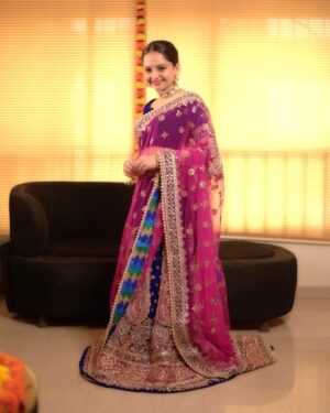 Giaa Manek Instagram - Navratri is one of my most awaited festivals of the year 😍.
I eagerly await to participate in all the rituals  and dance my heart out in garba and dandiya.
No matter how well you dine, you have to have snacks after your several rounds of garba..✨

What better than McCain cheese range ? 
Perfect option for Navratri snacking to fill your heart and  tummy .
Ready to cook , hassle free and delicious . 

McCain Chilly Cheese Nuggets ,Potato Cheese Shotz and Mini Samosas .. which one is going to be on your plate first ?😋
.
.
.
#NavratriJalsaWithMcCain
#McCainFestiveBites
@mccainfoods_india