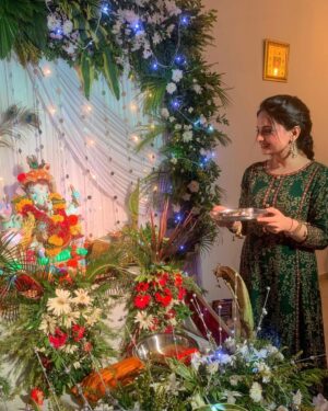 Giaa Manek Instagram - Grateful 😇✨
🌸Ganpati Bappa Morya 🌸